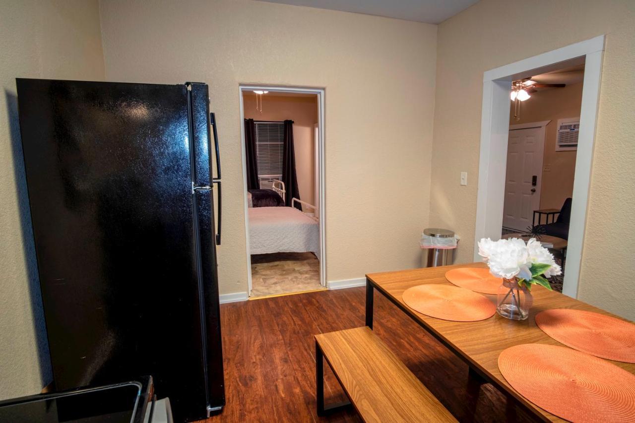 Cozy Downtown Guest House 2Br/1Ba Sleeps 8 San Antonio Esterno foto